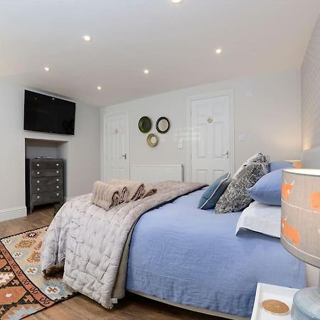 Apartment West With Free Parking Γουίτμπι Εξωτερικό φωτογραφία