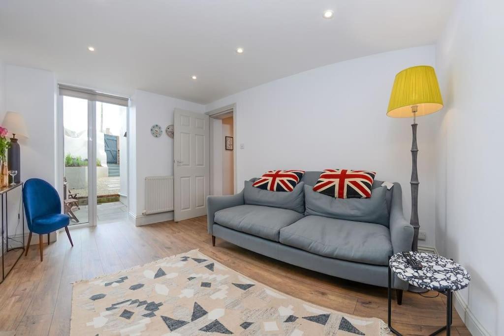 Apartment West With Free Parking Γουίτμπι Εξωτερικό φωτογραφία