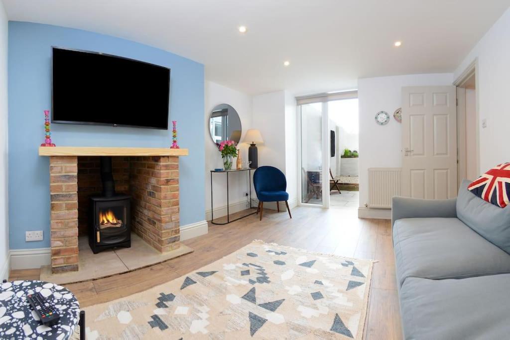 Apartment West With Free Parking Γουίτμπι Εξωτερικό φωτογραφία